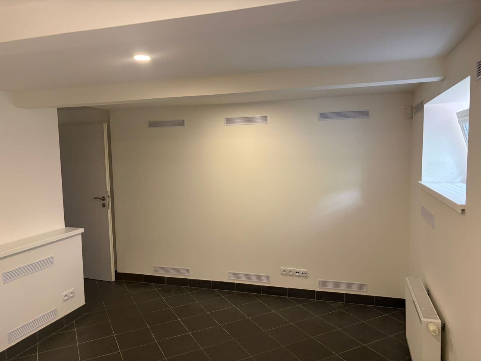Prenájom nebytového priestoru 17 m², U Mlýna, Praha, Praha Prenájom nebytového priestoru 17 m², U Mlýna, Praha, Praha