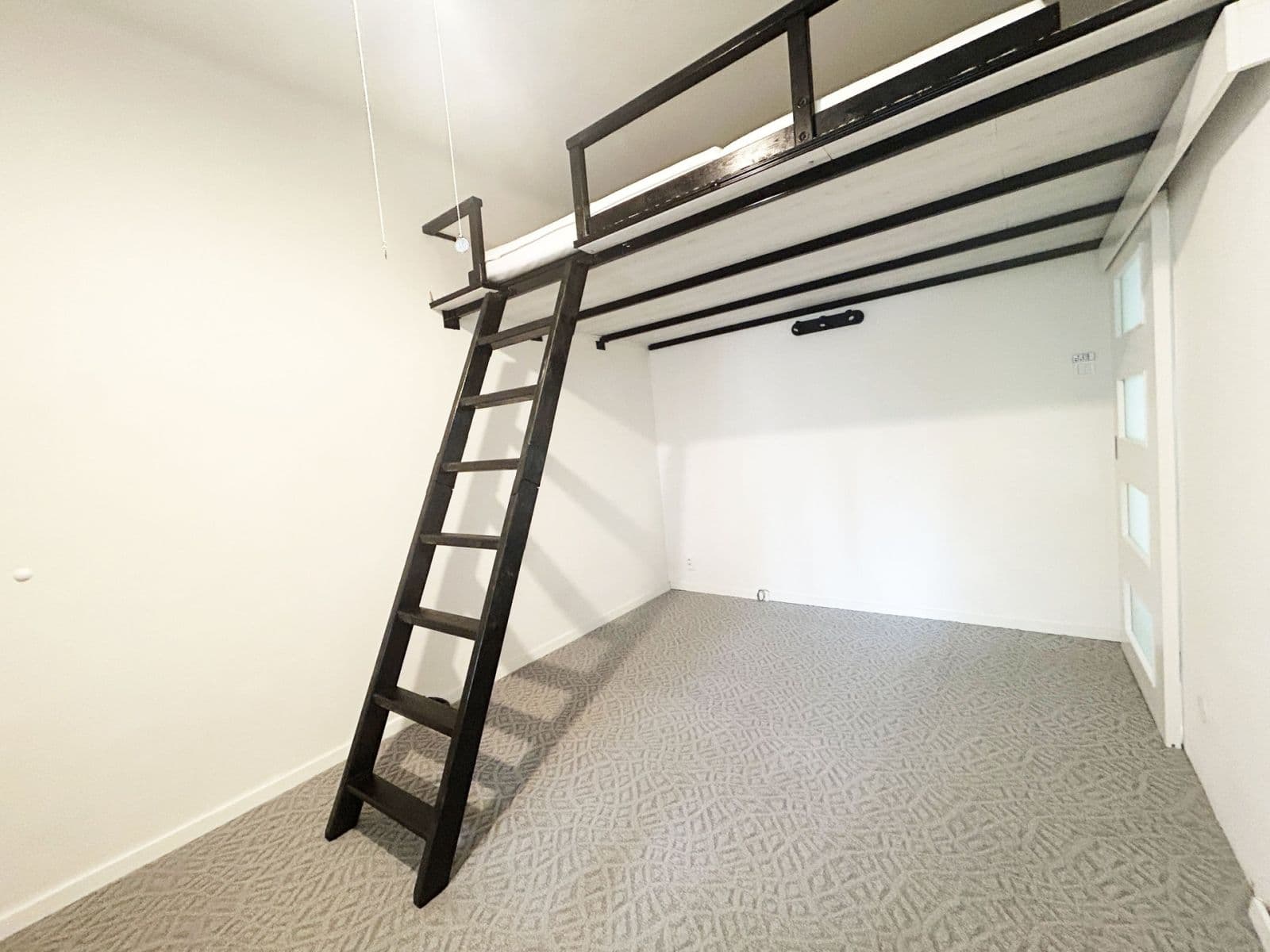 Prenájom bytu 2-izbový 45 m², Stroupežnického, Praha, Praha Prenájom bytu 2-izbový 45 m², Stroupežnického, Praha, Praha