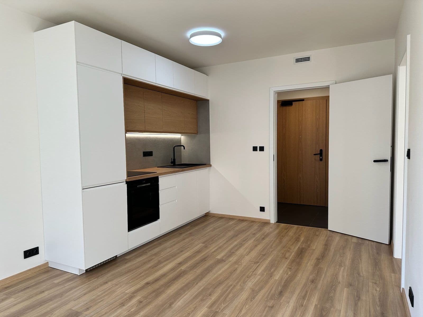 Prenájom bytu 2-izbový 41 m², Starokošířská, Praha, Praha Prenájom bytu 2-izbový 41 m², Starokošířská, Praha, Praha
