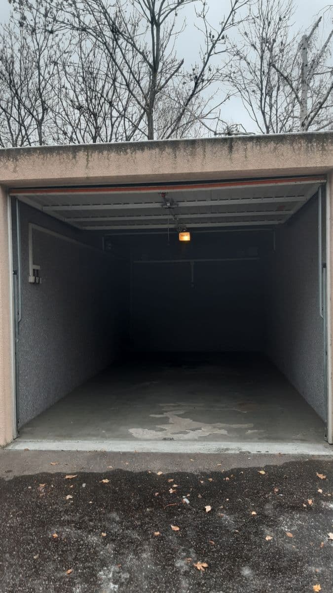Prenájom garáže 18 m², U Střešovických hřišť, Praha, Praha Prenájom garáže 18 m², U Střešovických hřišť, Praha, Praha