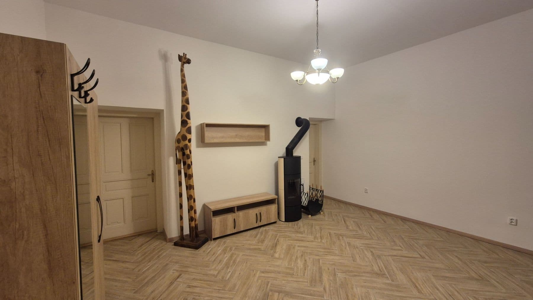 Prenájom bytu 3-izbový 82 m², Sládkovičova, Bratislava - mestská časť Staré Mesto, Bratislavský kraj Prenájom bytu 3-izbový 82 m², Sládkovičova, Bratislava - mestská časť Staré Mesto, Bratislavský kraj