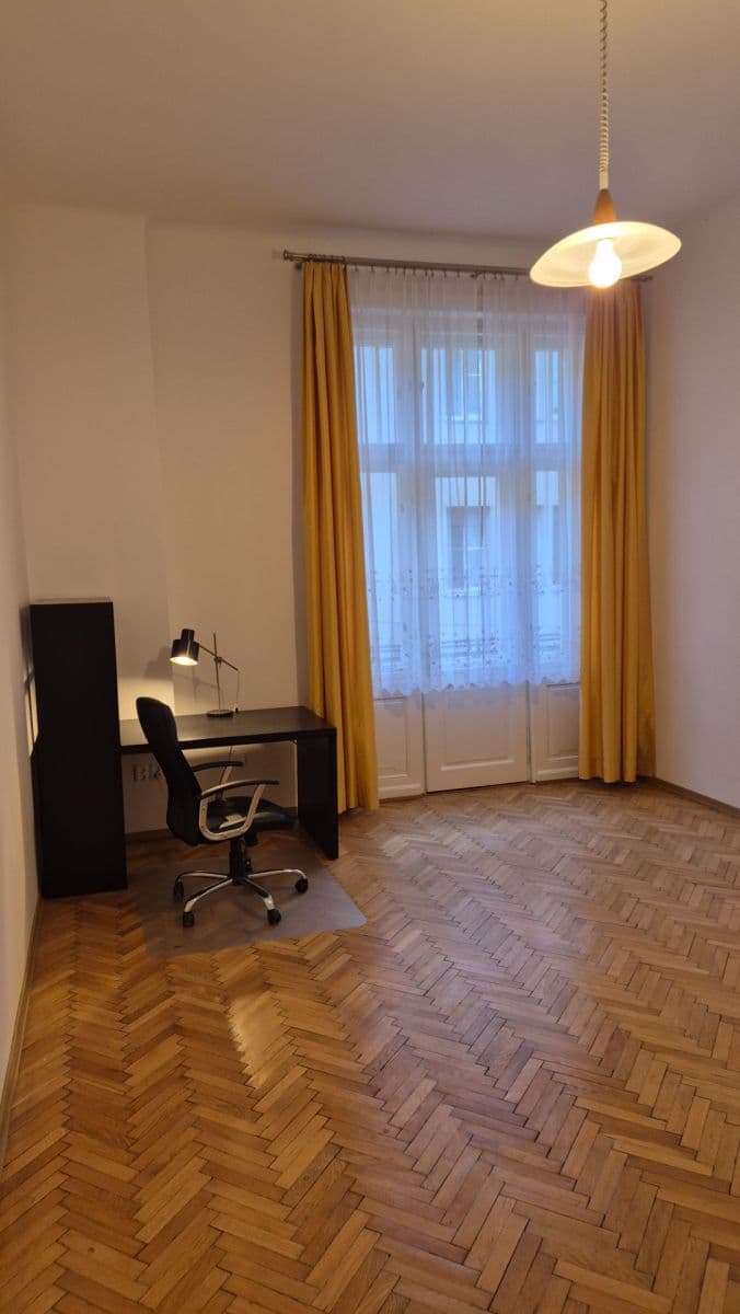 Prenájom bytu 3-izbový 82 m², Sládkovičova, Bratislava - mestská časť Staré Mesto, Bratislavský kraj Prenájom bytu 3-izbový 82 m², Sládkovičova, Bratislava - mestská časť Staré Mesto, Bratislavský kraj