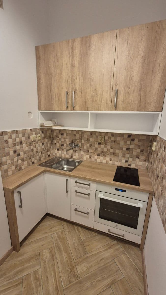 Prenájom bytu 3-izbový 82 m², Sládkovičova, Bratislava - mestská časť Staré Mesto, Bratislavský kraj Prenájom bytu 3-izbový 82 m², Sládkovičova, Bratislava - mestská časť Staré Mesto, Bratislavský kraj