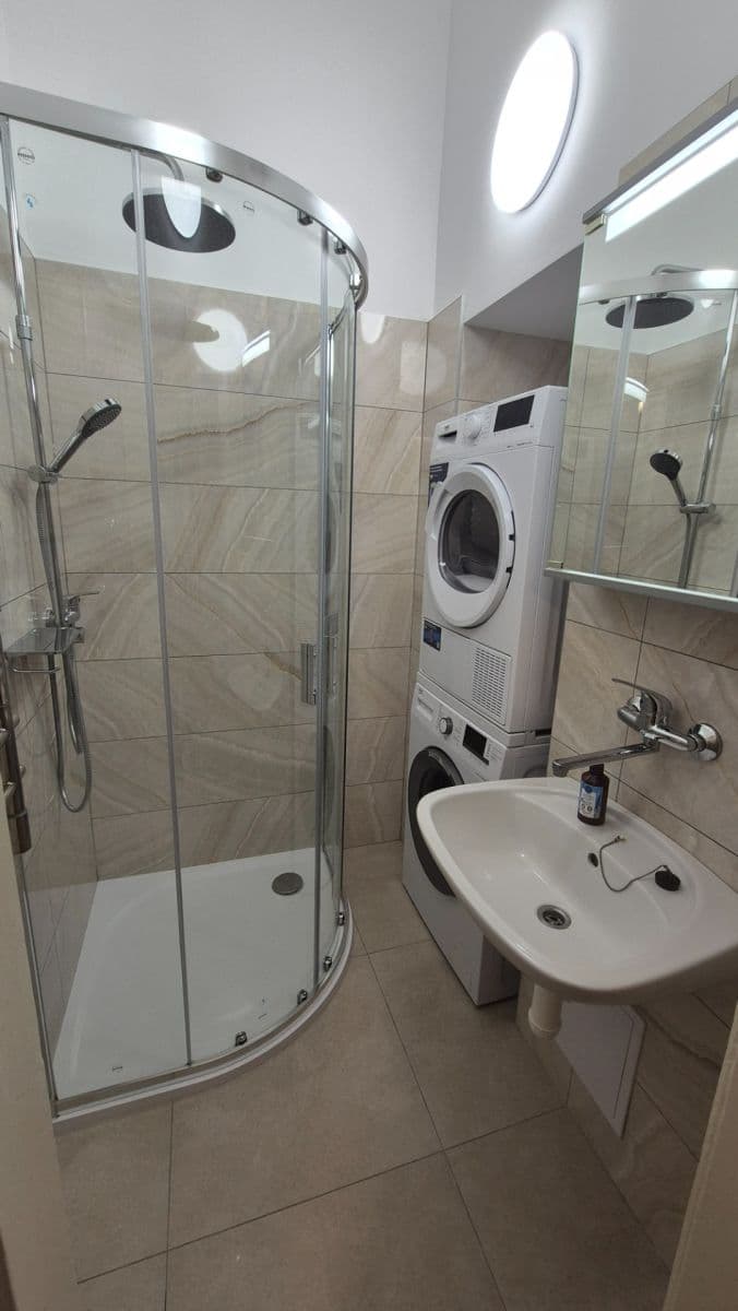 Prenájom bytu 3-izbový 82 m², Sládkovičova, Bratislava - mestská časť Staré Mesto, Bratislavský kraj Prenájom bytu 3-izbový 82 m², Sládkovičova, Bratislava - mestská časť Staré Mesto, Bratislavský kraj
