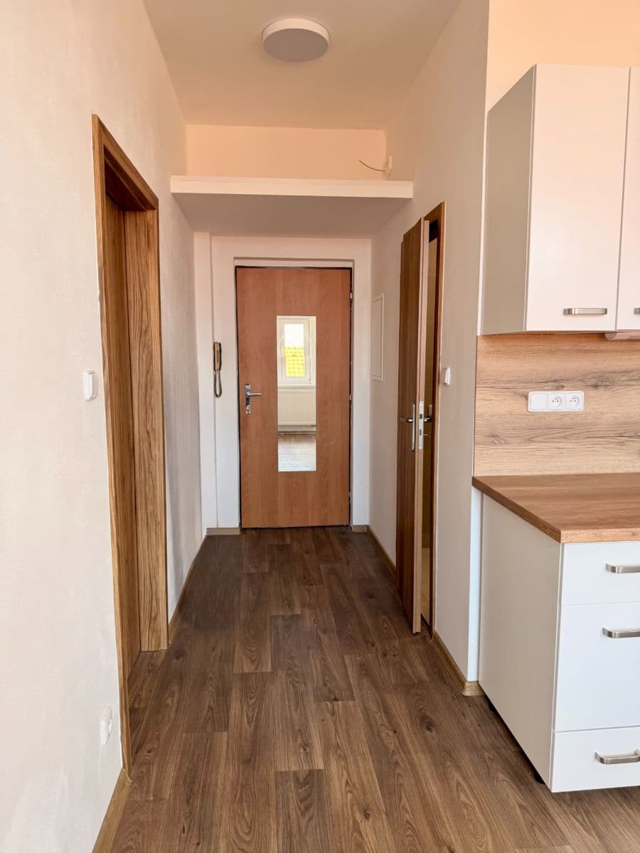 Prenájom bytu 2-izbový 41 m², Víta Nejedlého, Praha, Praha Prenájom bytu 2-izbový 41 m², Víta Nejedlého, Praha, Praha