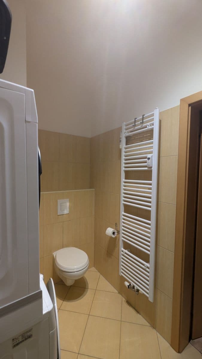 Prenájom bytu 2-izbový 43 m², Pod Kavalírkou, Praha, Praha Prenájom bytu 2-izbový 43 m², Pod Kavalírkou, Praha, Praha