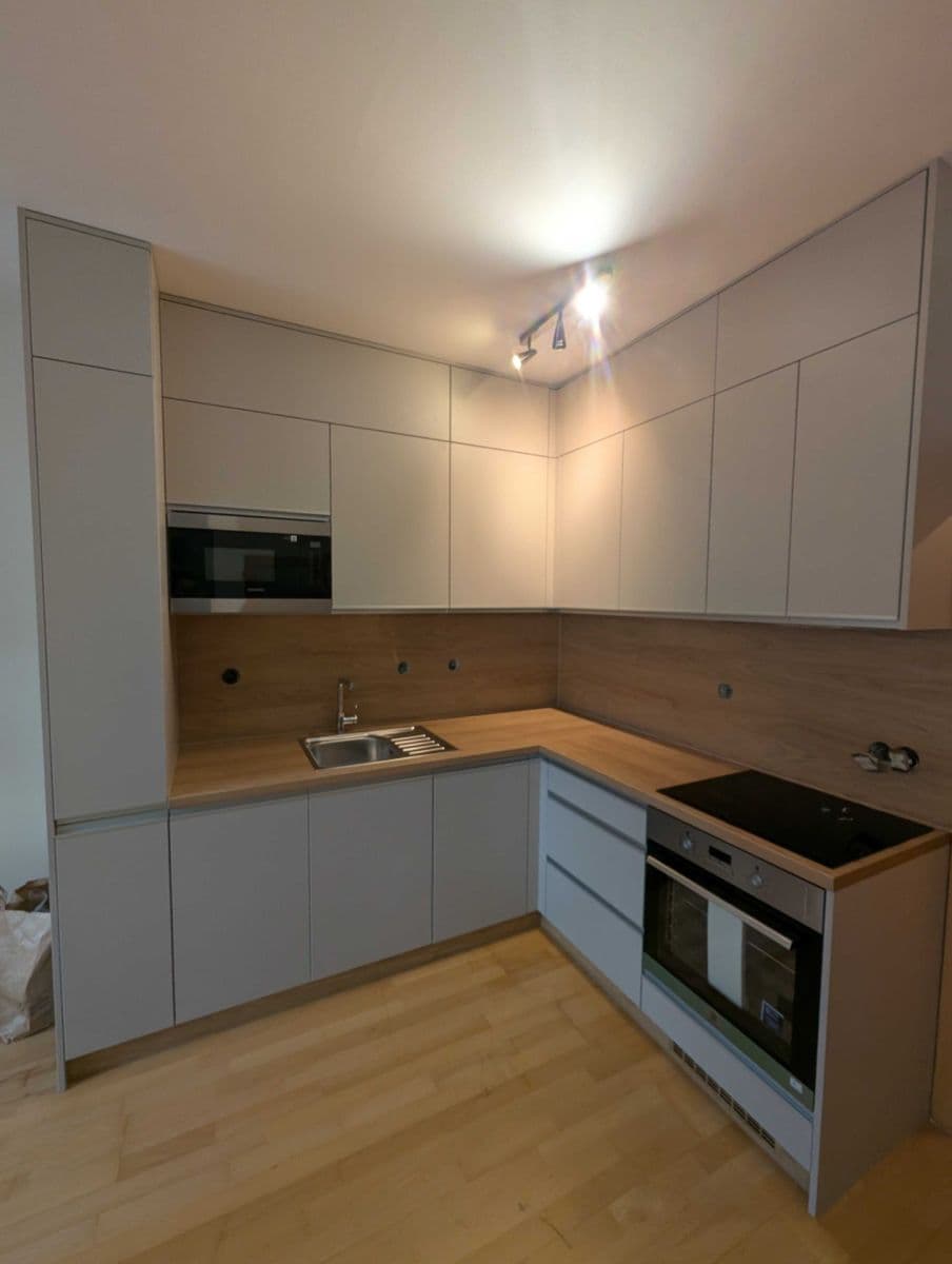 Prenájom bytu 2-izbový 43 m², Pod Kavalírkou, Praha, Praha Prenájom bytu 2-izbový 43 m², Pod Kavalírkou, Praha, Praha