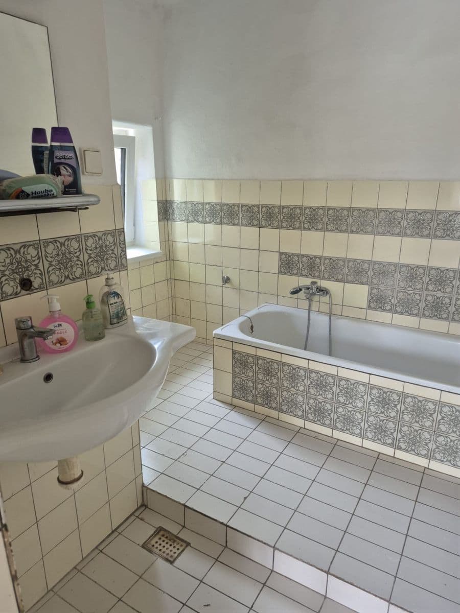 Prenájom domu 150 m², pozemok 1.000 m², Internátní, Třemošnice, Pardubický kraj Prenájom domu 150 m², pozemok 1.000 m², Internátní, Třemošnice, Pardubický kraj