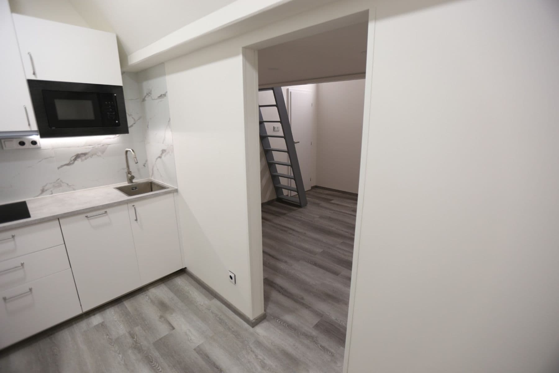 Prenájom bytu 1-izbový 35 m², Kubelíkova, Praha, Praha Prenájom bytu 1-izbový 35 m², Kubelíkova, Praha, Praha