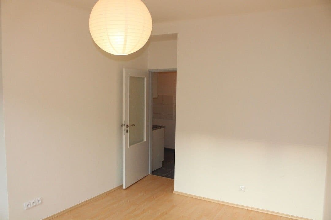 Prenájom bytu 1-izbový 24 m², Jerevanská, Praha, Praha Prenájom bytu 1-izbový 24 m², Jerevanská, Praha, Praha