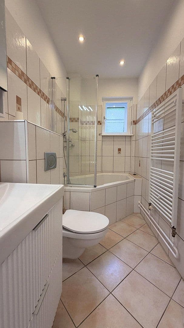 Predaj bytu 3-izbový 64 m², Laehrscher Jagdweg, Berlin, Berlín Predaj bytu 3-izbový 64 m², Laehrscher Jagdweg, Berlin, Berlín
