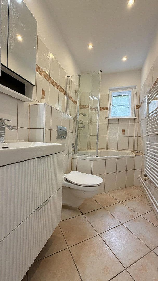 Predaj bytu 3-izbový 64 m², Laehrscher Jagdweg, Berlin, Berlín Predaj bytu 3-izbový 64 m², Laehrscher Jagdweg, Berlin, Berlín
