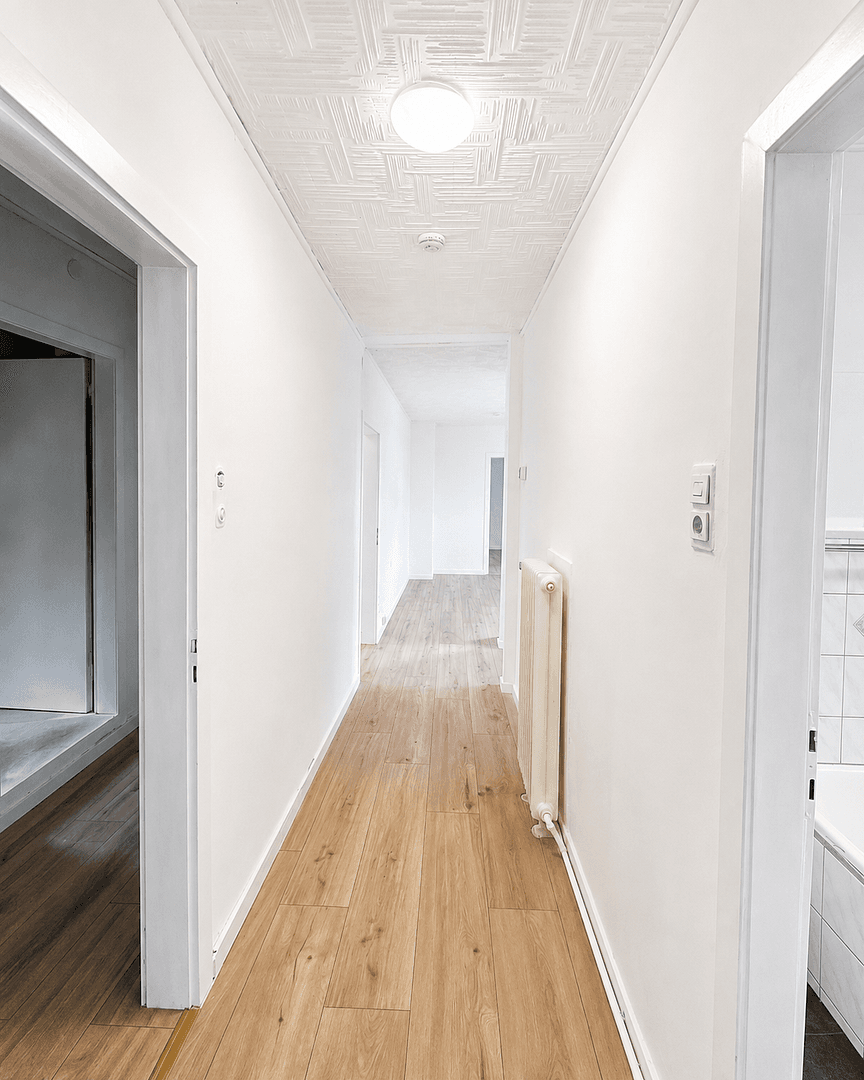 Prenájom bytu 4-izbový 95 m², Königstr. 11, Remscheid, Severné Porýnie - Westfálsko Prenájom bytu 4-izbový 95 m², Königstr. 11, Remscheid, Severné Porýnie - Westfálsko