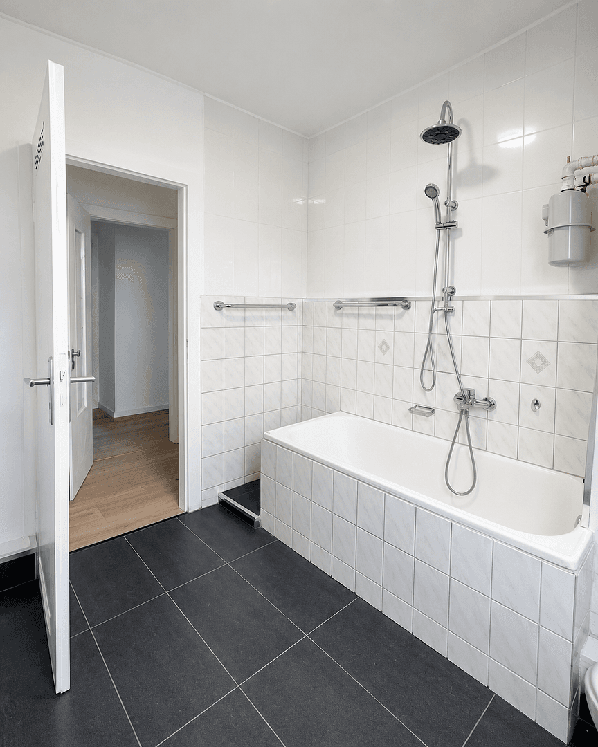 Prenájom bytu 4-izbový 95 m², Königstr. 11, Remscheid, Severné Porýnie - Westfálsko Prenájom bytu 4-izbový 95 m², Königstr. 11, Remscheid, Severné Porýnie - Westfálsko