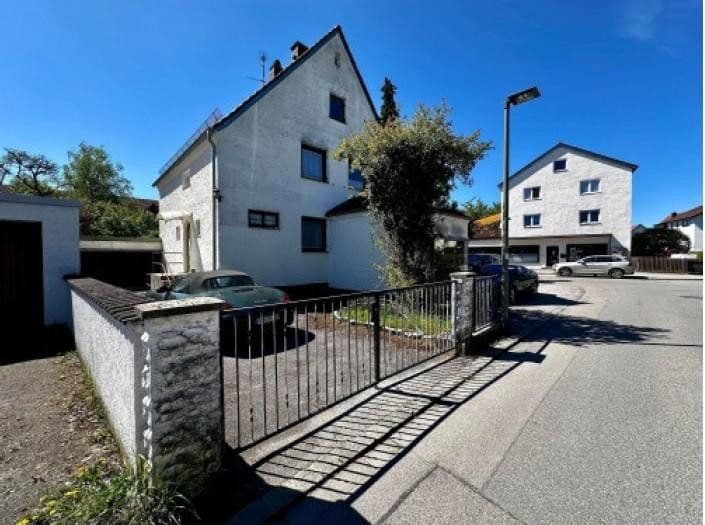 Prenájom domu 140 m², pozemok 750 m², Frühlingstr. 27, Germering, Bavorsko Prenájom domu 140 m², pozemok 750 m², Frühlingstr. 27, Germering, Bavorsko