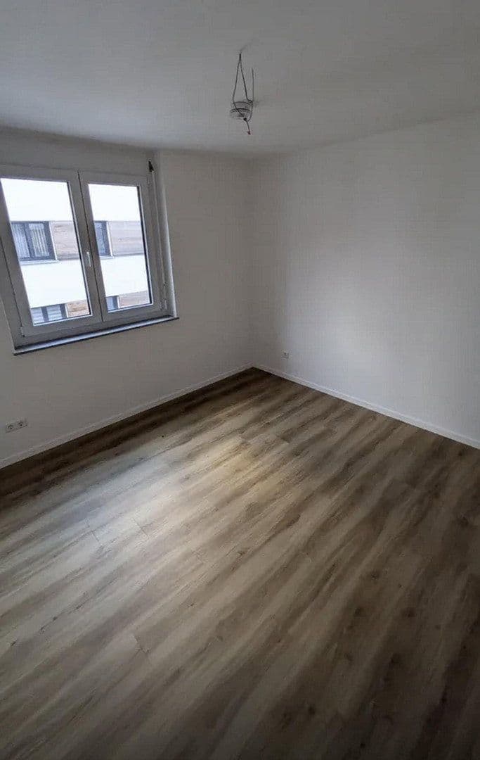 Prenájom bytu 4-izbový 127 m², Gernsbach, Bádensko-Wurttembersko Prenájom bytu 4-izbový 127 m², Gernsbach, Bádensko-Wurttembersko