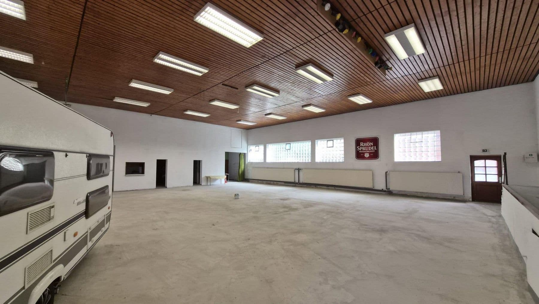 Prenájom nebytového priestoru 600 m², Bahnhofstr. 16, Hofbieber, Hesensko Prenájom nebytového priestoru 600 m², Bahnhofstr. 16, Hofbieber, Hesensko