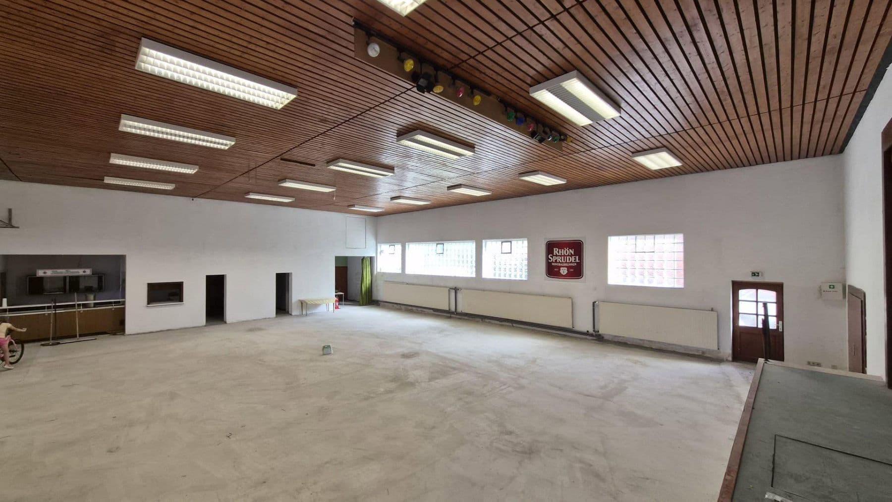 Prenájom nebytového priestoru 600 m², Bahnhofstr. 16, Hofbieber, Hesensko Prenájom nebytového priestoru 600 m², Bahnhofstr. 16, Hofbieber, Hesensko