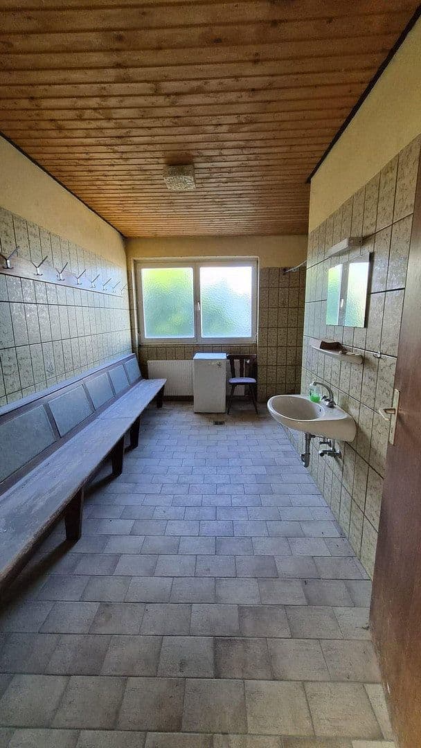 Prenájom nebytového priestoru 600 m², Bahnhofstr. 16, Hofbieber, Hesensko Prenájom nebytového priestoru 600 m², Bahnhofstr. 16, Hofbieber, Hesensko