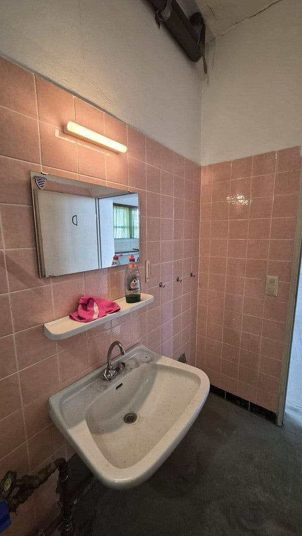 Prenájom nebytového priestoru 600 m², Bahnhofstr. 16, Hofbieber, Hesensko Prenájom nebytového priestoru 600 m², Bahnhofstr. 16, Hofbieber, Hesensko