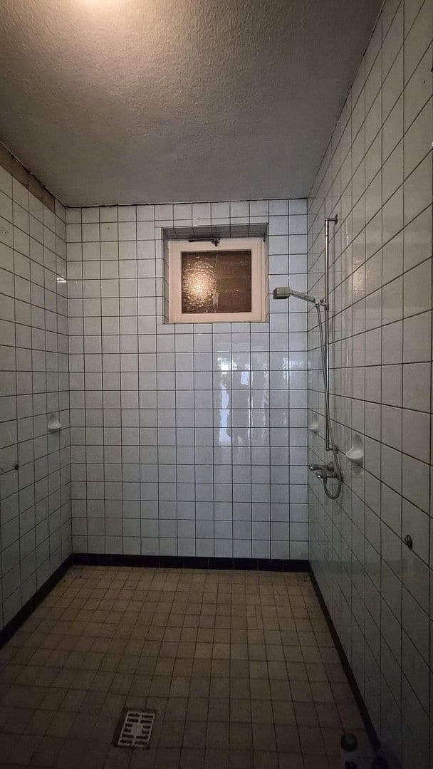 Prenájom nebytového priestoru 600 m², Bahnhofstr. 16, Hofbieber, Hesensko Prenájom nebytového priestoru 600 m², Bahnhofstr. 16, Hofbieber, Hesensko
