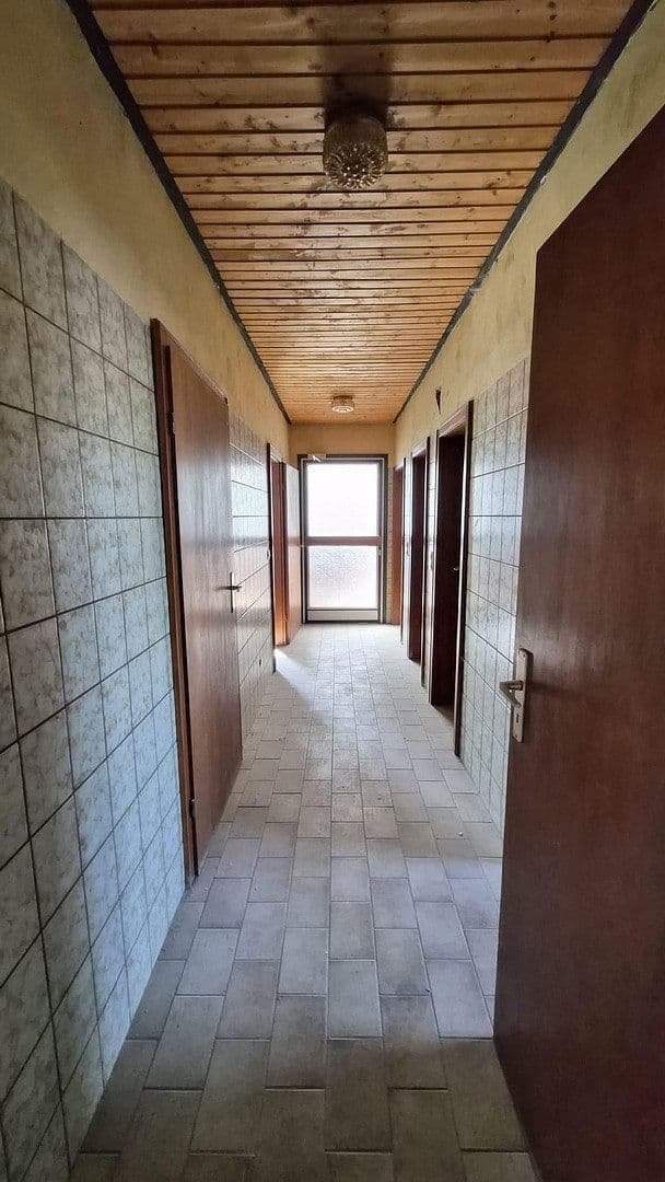 Prenájom nebytového priestoru 600 m², Bahnhofstr. 16, Hofbieber, Hesensko Prenájom nebytového priestoru 600 m², Bahnhofstr. 16, Hofbieber, Hesensko