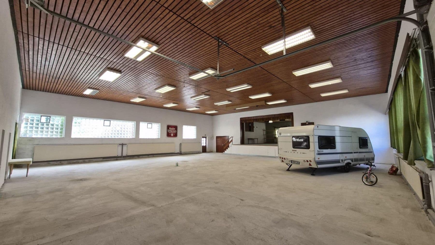 Prenájom nebytového priestoru 600 m², Bahnhofstr. 16, Hofbieber, Hesensko Prenájom nebytového priestoru 600 m², Bahnhofstr. 16, Hofbieber, Hesensko