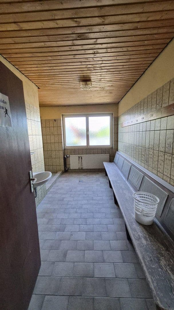 Prenájom nebytového priestoru 600 m², Bahnhofstr. 16, Hofbieber, Hesensko Prenájom nebytového priestoru 600 m², Bahnhofstr. 16, Hofbieber, Hesensko