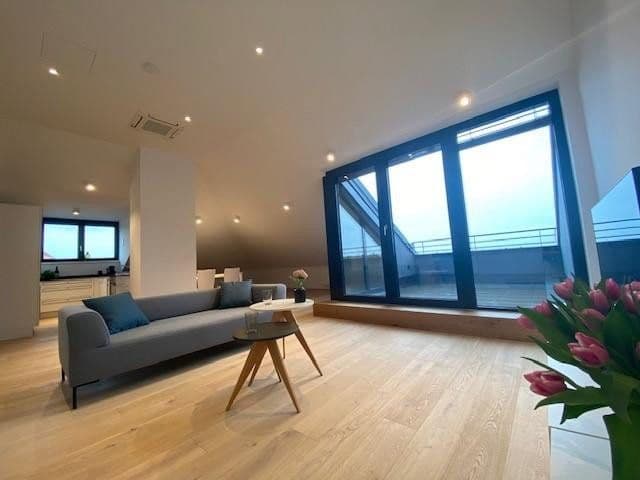 Prenájom bytu 2-izbový 114 m², München, Bavorsko Prenájom bytu 2-izbový 114 m², München, Bavorsko