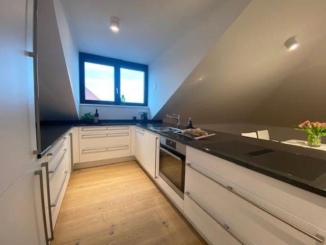 Prenájom bytu 2-izbový 114 m², München, Bavorsko Prenájom bytu 2-izbový 114 m², München, Bavorsko