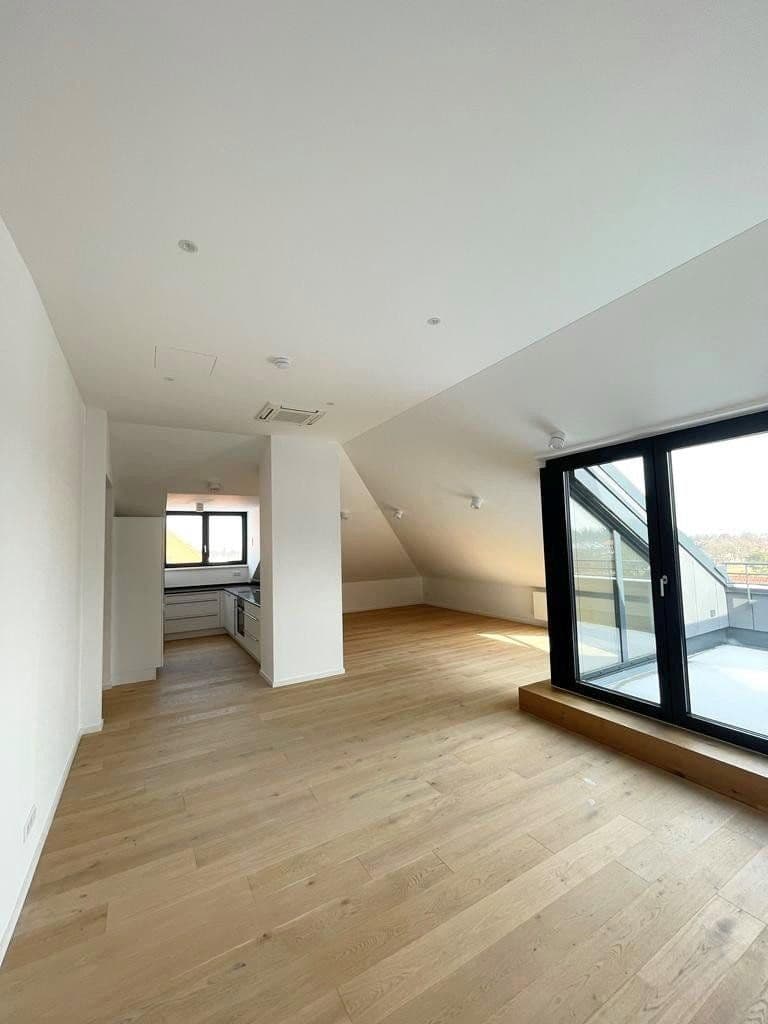Prenájom bytu 2-izbový 114 m², München, Bavorsko Prenájom bytu 2-izbový 114 m², München, Bavorsko