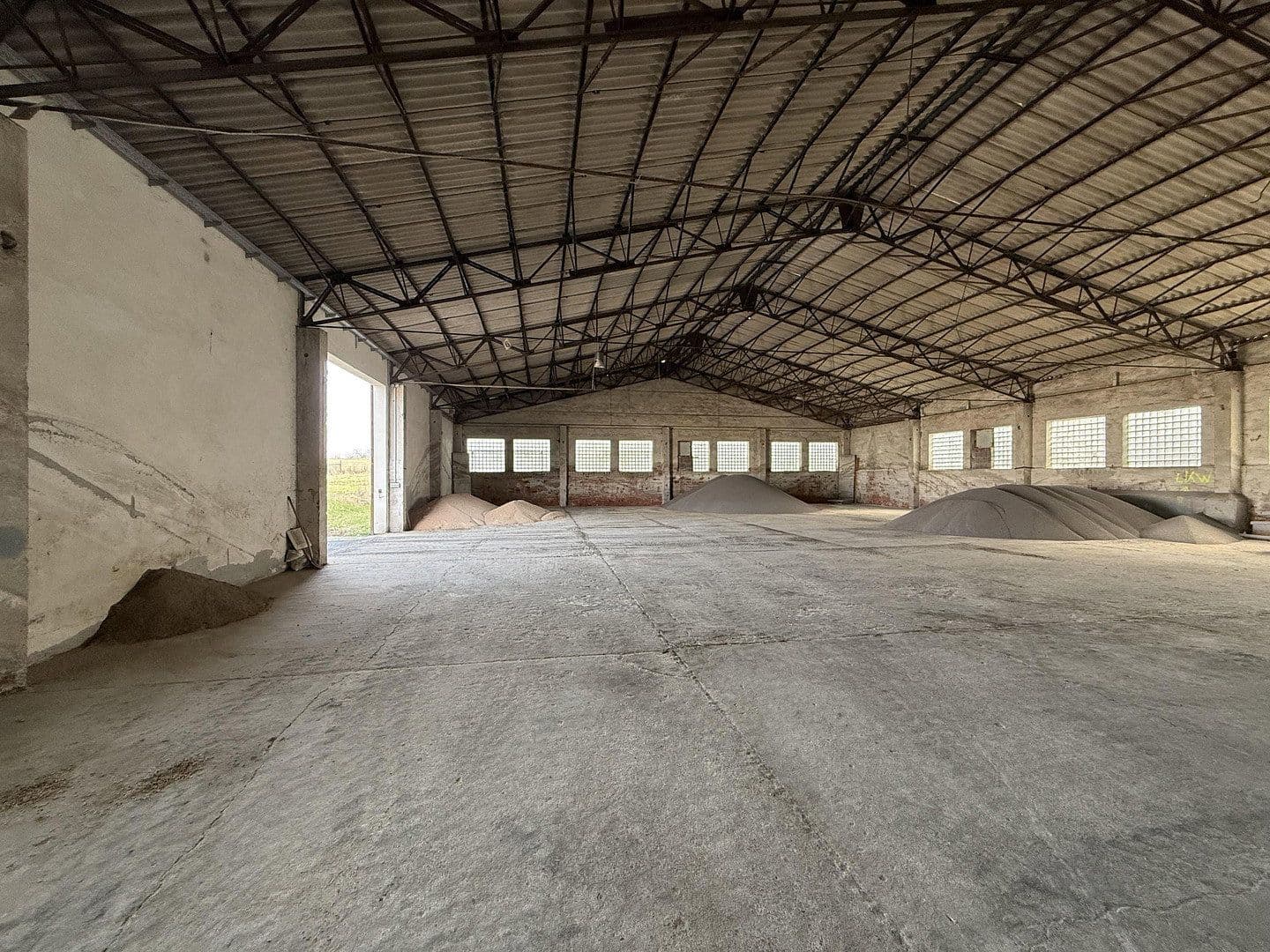 Predaj nebytového priestoru 28.000 m², Schleizer Straße 21 a, Neustadt an der Orla, Durínsko Predaj nebytového priestoru 28.000 m², Schleizer Straße 21 a, Neustadt an der Orla, Durínsko