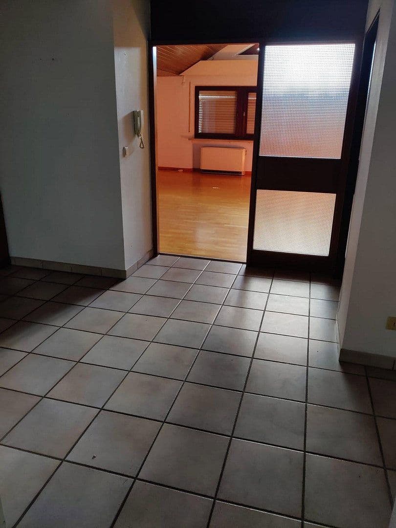 Prenájom bytu 4-izbový 156 m², Bertholdstraße 14, Lahr/Schwarzwald, Bádensko-Wurttembersko Prenájom bytu 4-izbový 156 m², Bertholdstraße 14, Lahr/Schwarzwald, Bádensko-Wurttembersko
