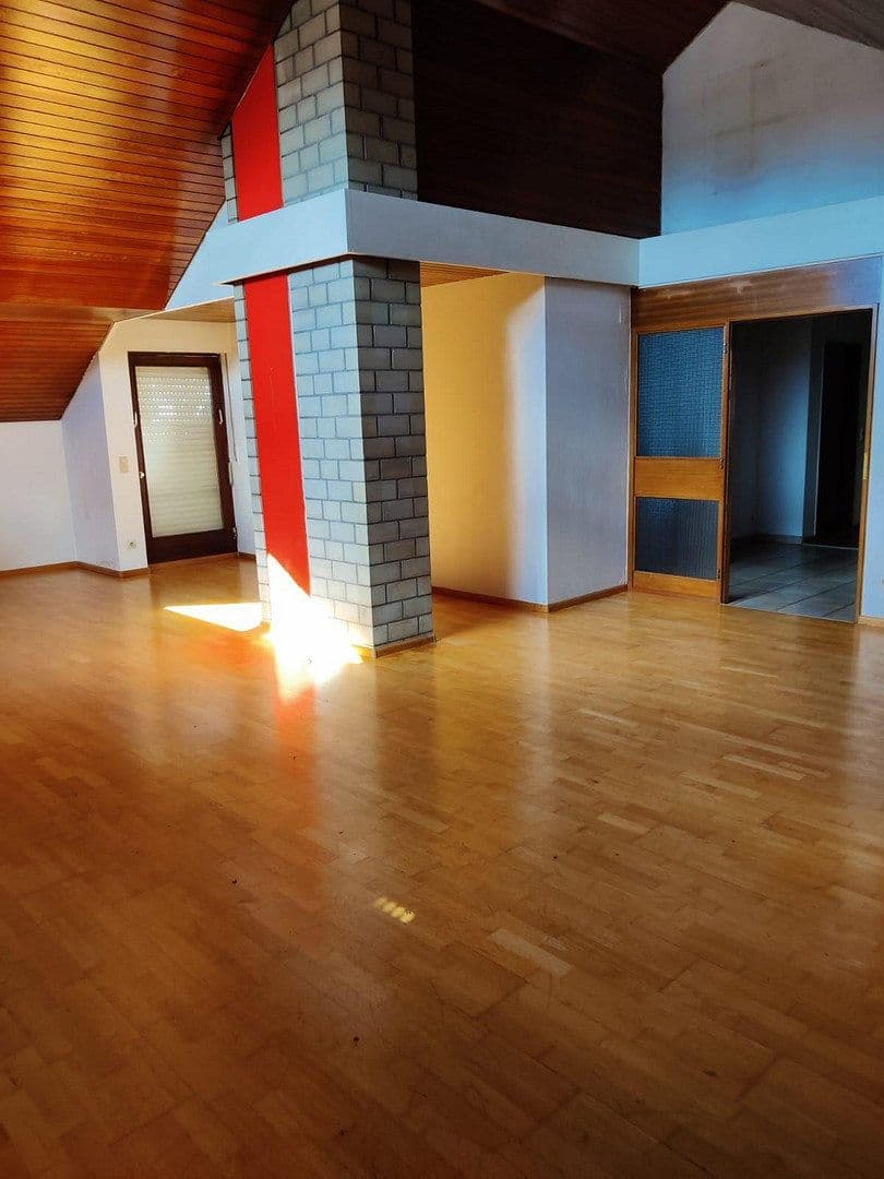 Prenájom bytu 4-izbový 156 m², Bertholdstraße 14, Lahr/Schwarzwald, Bádensko-Wurttembersko Prenájom bytu 4-izbový 156 m², Bertholdstraße 14, Lahr/Schwarzwald, Bádensko-Wurttembersko