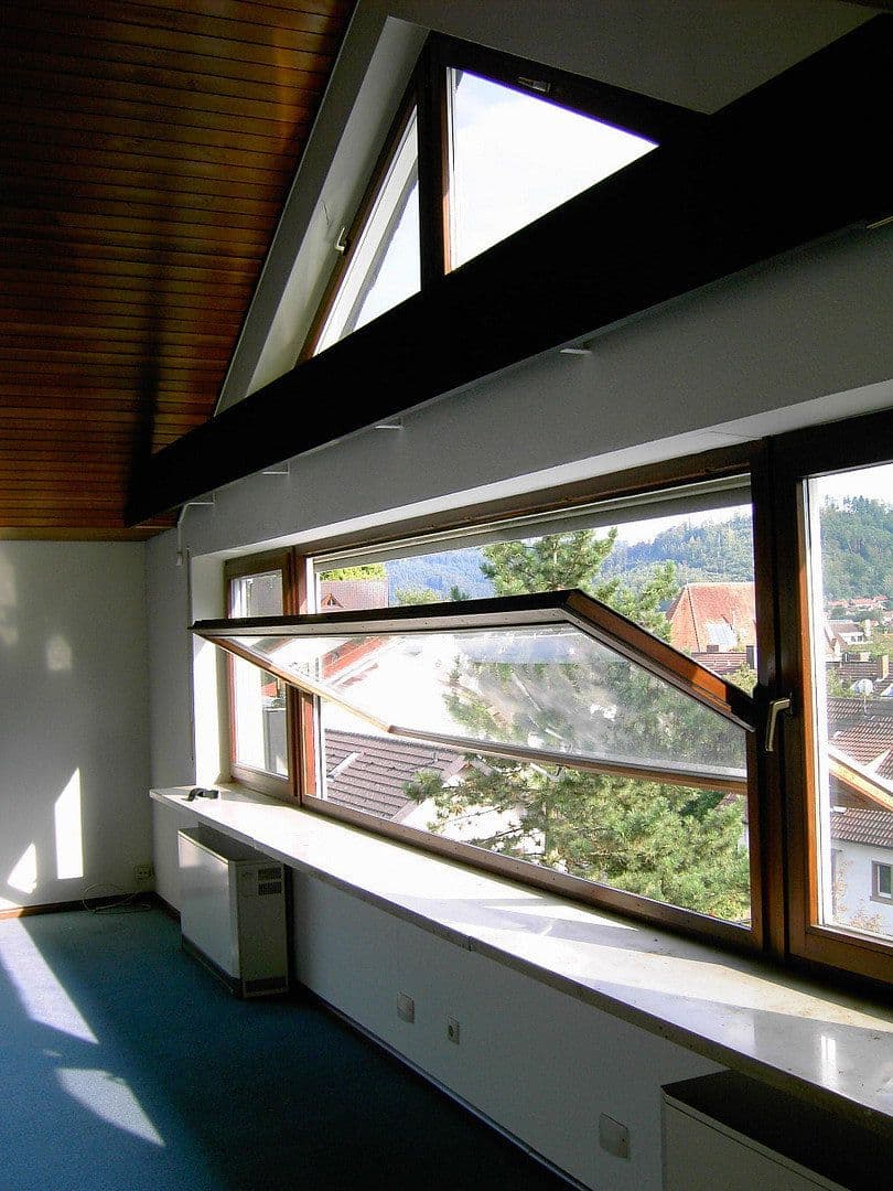 Prenájom bytu 4-izbový 156 m², Bertholdstraße 14, Lahr/Schwarzwald, Bádensko-Wurttembersko Prenájom bytu 4-izbový 156 m², Bertholdstraße 14, Lahr/Schwarzwald, Bádensko-Wurttembersko
