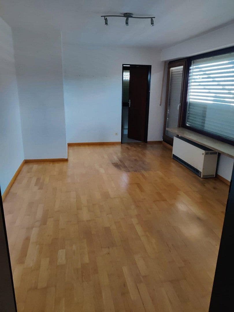 Prenájom bytu 4-izbový 156 m², Bertholdstraße 14, Lahr/Schwarzwald, Bádensko-Wurttembersko Prenájom bytu 4-izbový 156 m², Bertholdstraße 14, Lahr/Schwarzwald, Bádensko-Wurttembersko