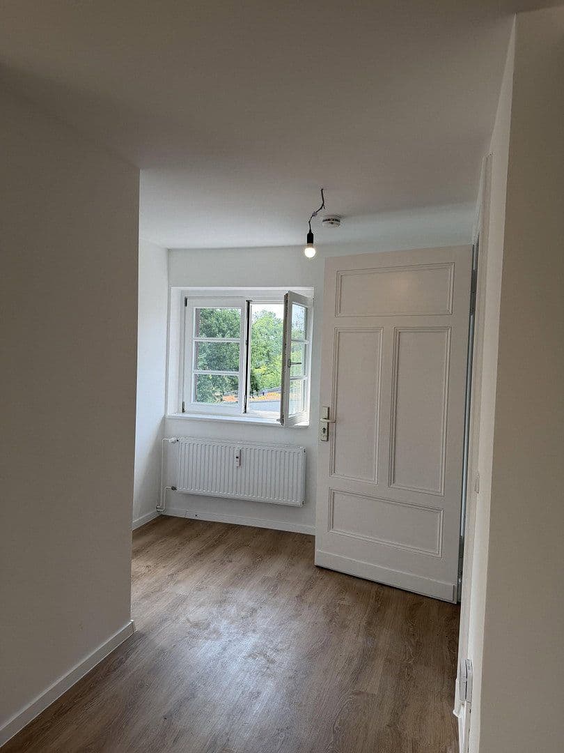 Prenájom bytu 3-izbový 115 m², Wilhelmstraße 4, Dallgow-Döberitz, Brandenbursko Prenájom bytu 3-izbový 115 m², Wilhelmstraße 4, Dallgow-Döberitz, Brandenbursko
