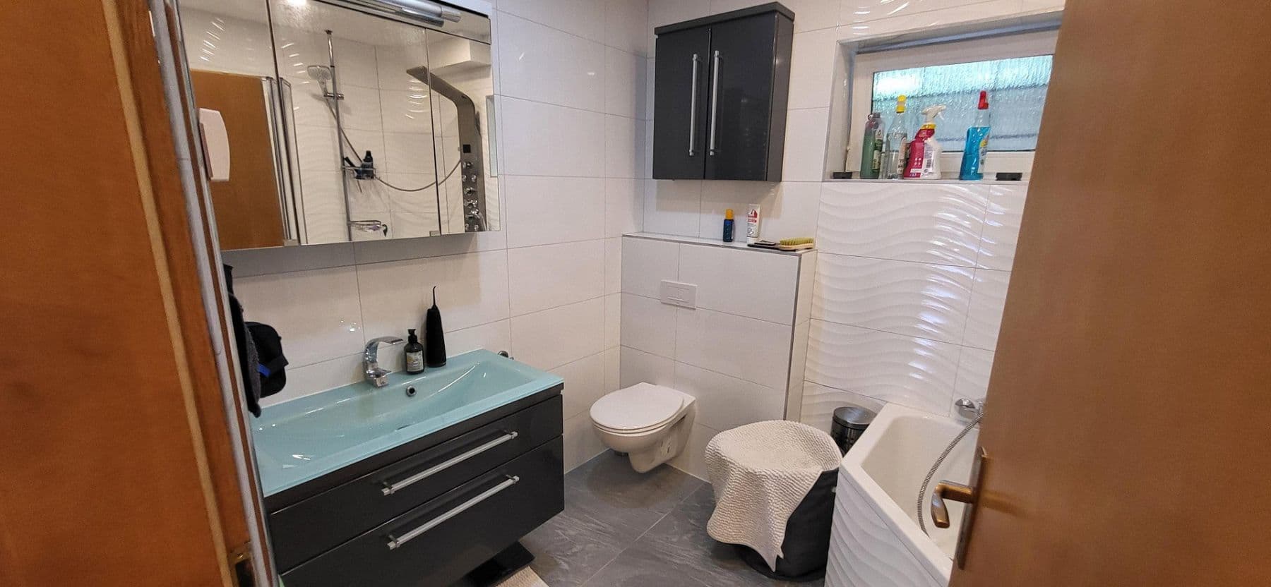 Prenájom bytu 3-izbový 100 m², Oberer Wingertweg 8, Baden-Württemberg - Pforzheim, Bádensko-Wurttembersko Prenájom bytu 3-izbový 100 m², Oberer Wingertweg 8, Baden-Württemberg - Pforzheim, Bádensko-Wurttembersko
