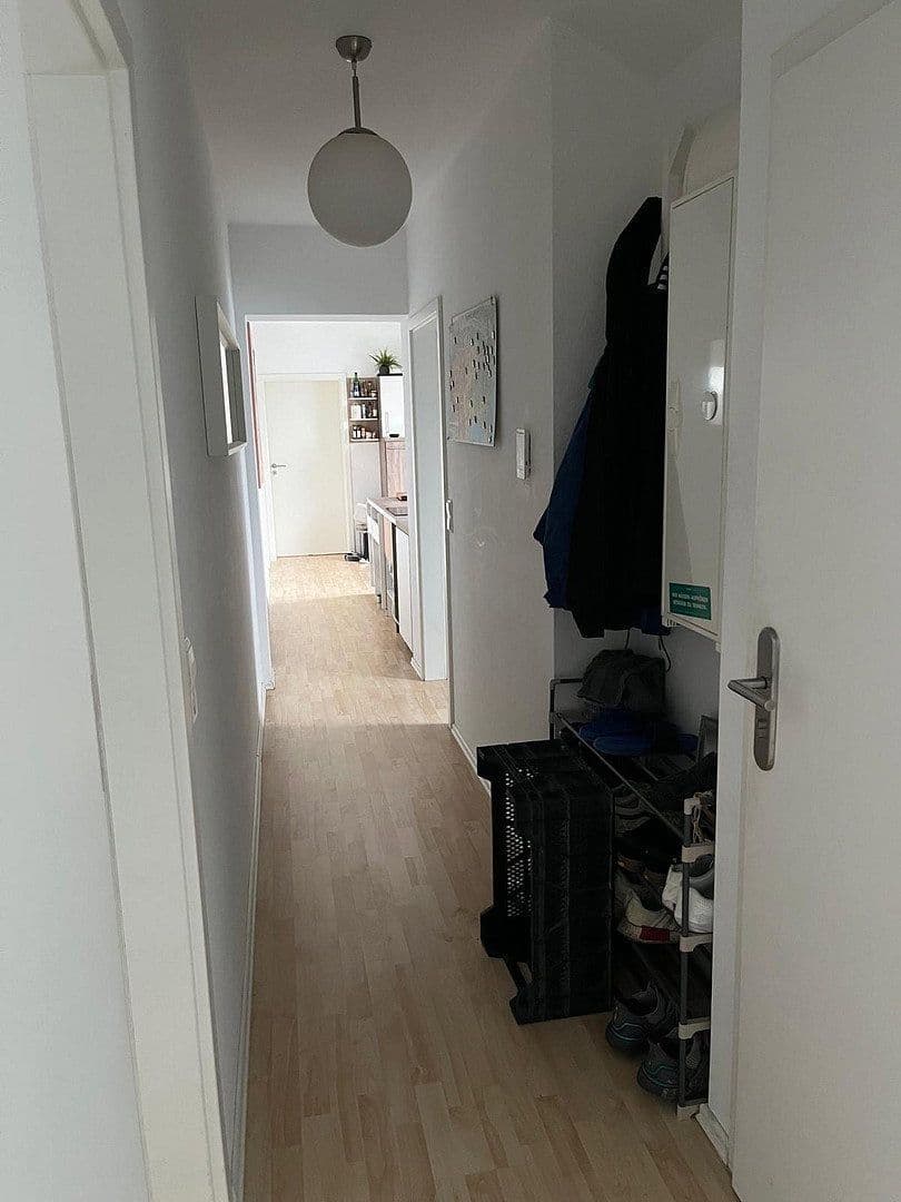 Prenájom bytu 4-izbový 100 m², Karlsruhe, Bádensko-Wurttembersko Prenájom bytu 4-izbový 100 m², Karlsruhe, Bádensko-Wurttembersko