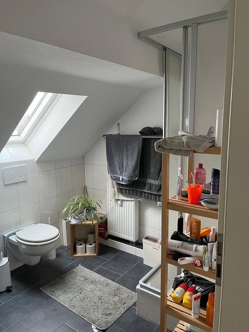 Prenájom bytu 4-izbový 100 m², Karlsruhe, Bádensko-Wurttembersko Prenájom bytu 4-izbový 100 m², Karlsruhe, Bádensko-Wurttembersko