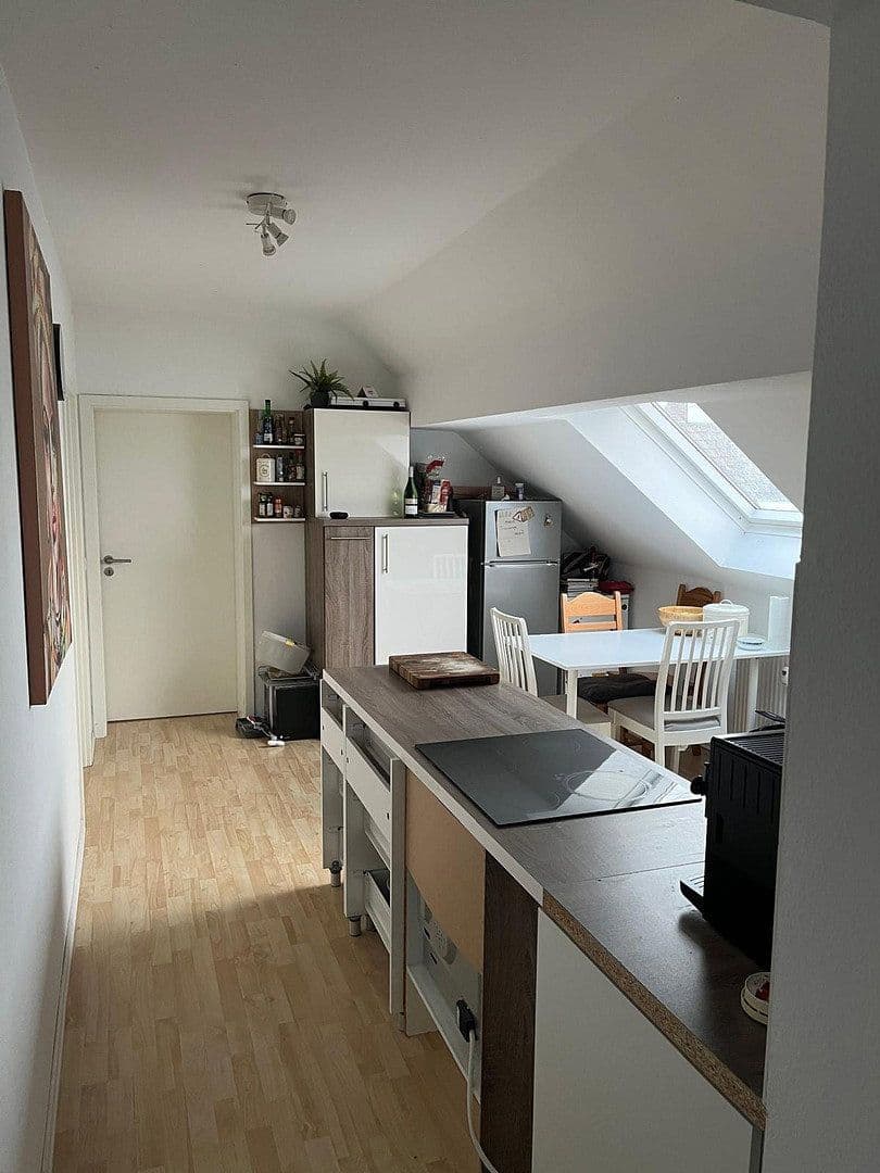 Prenájom bytu 4-izbový 100 m², Karlsruhe, Bádensko-Wurttembersko Prenájom bytu 4-izbový 100 m², Karlsruhe, Bádensko-Wurttembersko