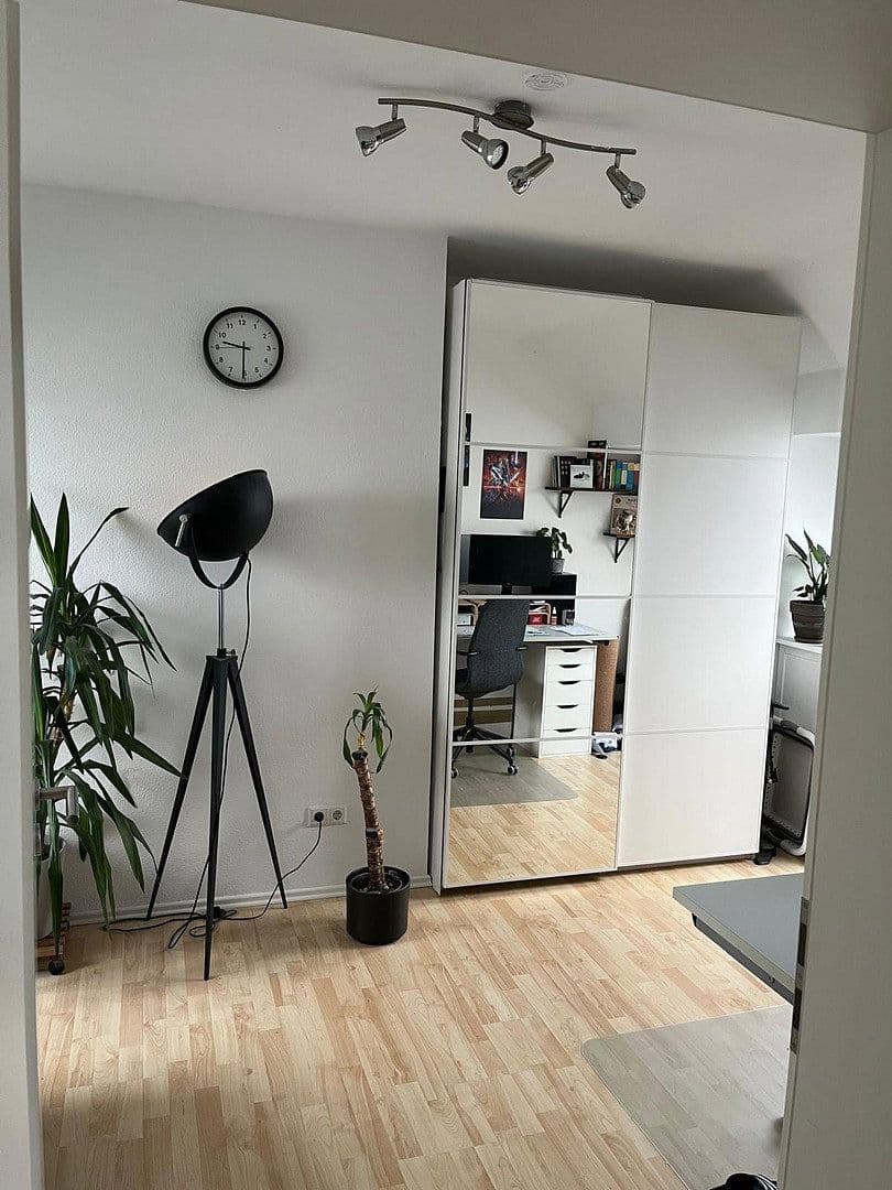Prenájom bytu 4-izbový 100 m², Karlsruhe, Bádensko-Wurttembersko Prenájom bytu 4-izbový 100 m², Karlsruhe, Bádensko-Wurttembersko