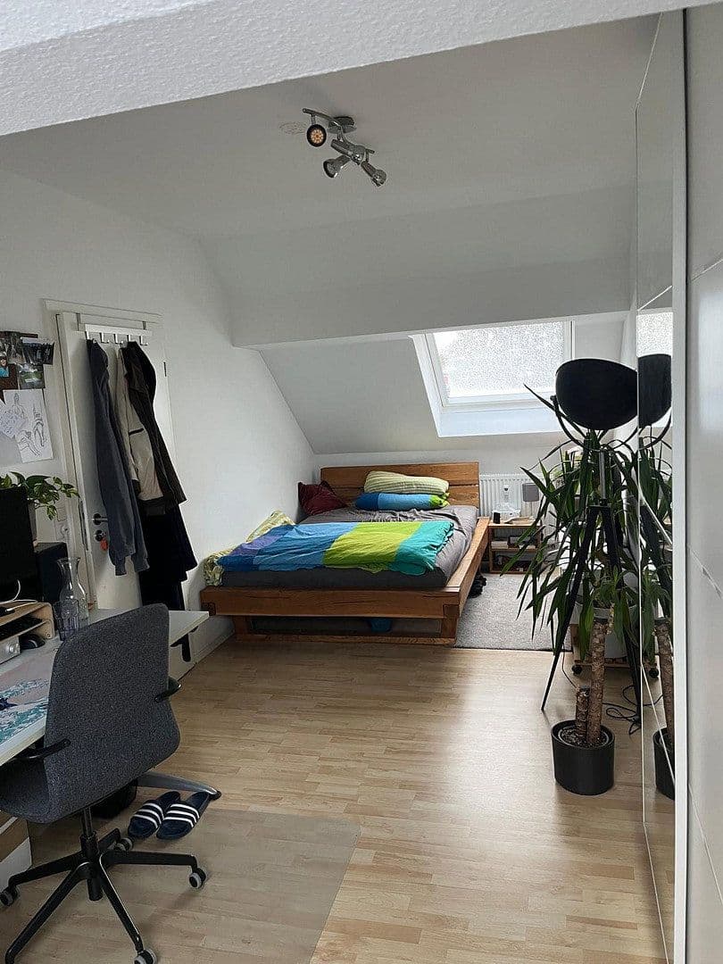 Prenájom bytu 4-izbový 100 m², Karlsruhe, Bádensko-Wurttembersko Prenájom bytu 4-izbový 100 m², Karlsruhe, Bádensko-Wurttembersko
