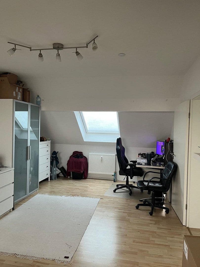 Prenájom bytu 4-izbový 100 m², Karlsruhe, Bádensko-Wurttembersko Prenájom bytu 4-izbový 100 m², Karlsruhe, Bádensko-Wurttembersko