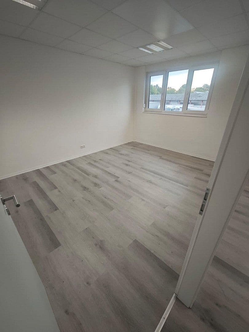 Prenájom kancelárie 55 m², Karlsruhe, Bádensko-Wurttembersko Prenájom kancelárie 55 m², Karlsruhe, Bádensko-Wurttembersko