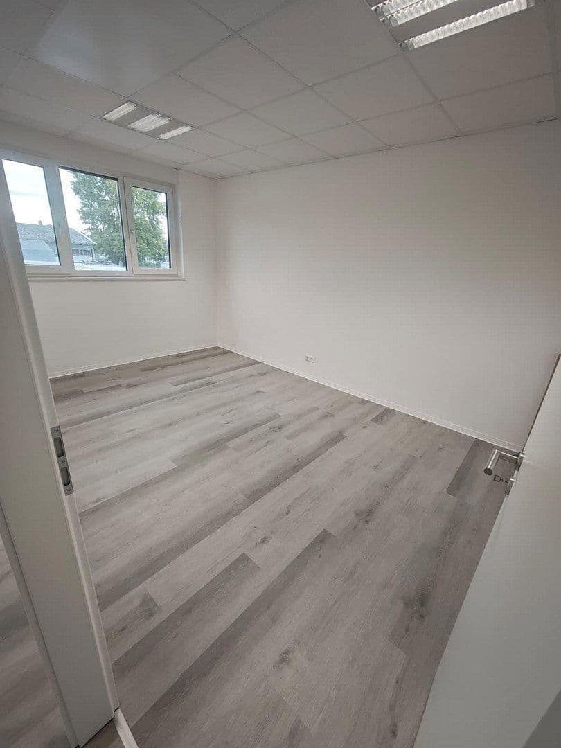 Prenájom kancelárie 55 m², Karlsruhe, Bádensko-Wurttembersko Prenájom kancelárie 55 m², Karlsruhe, Bádensko-Wurttembersko
