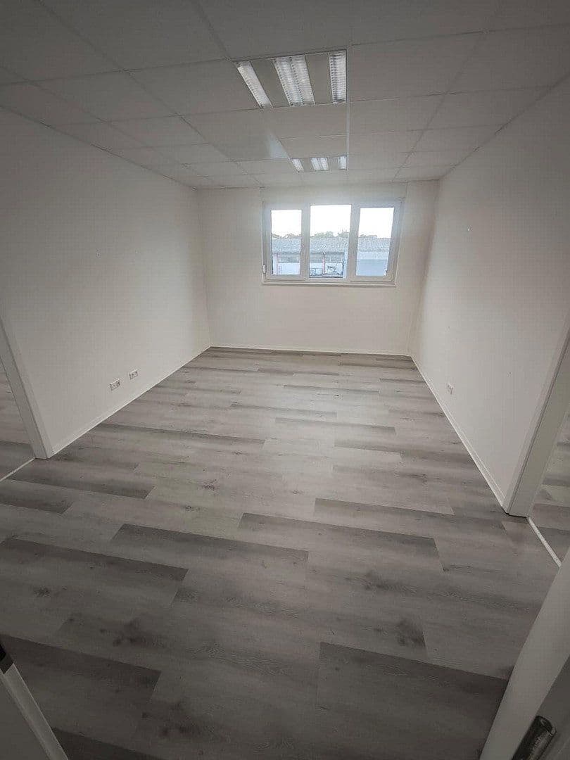 Prenájom kancelárie 55 m², Karlsruhe, Bádensko-Wurttembersko Prenájom kancelárie 55 m², Karlsruhe, Bádensko-Wurttembersko