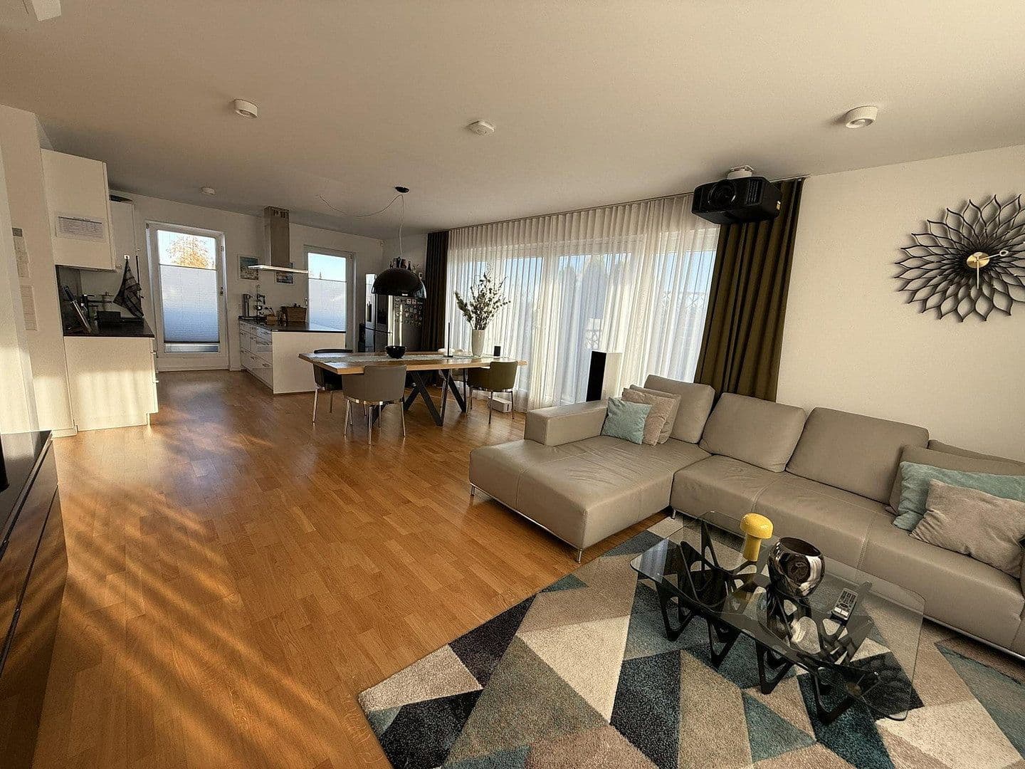 Prenájom bytu 3-izbový 119 m², Petzetstraße, München Obermenzing, Bavorsko Prenájom bytu 3-izbový 119 m², Petzetstraße, München Obermenzing, Bavorsko