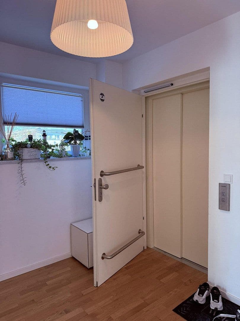 Prenájom bytu 3-izbový 119 m², Petzetstraße, München Obermenzing, Bavorsko Prenájom bytu 3-izbový 119 m², Petzetstraße, München Obermenzing, Bavorsko