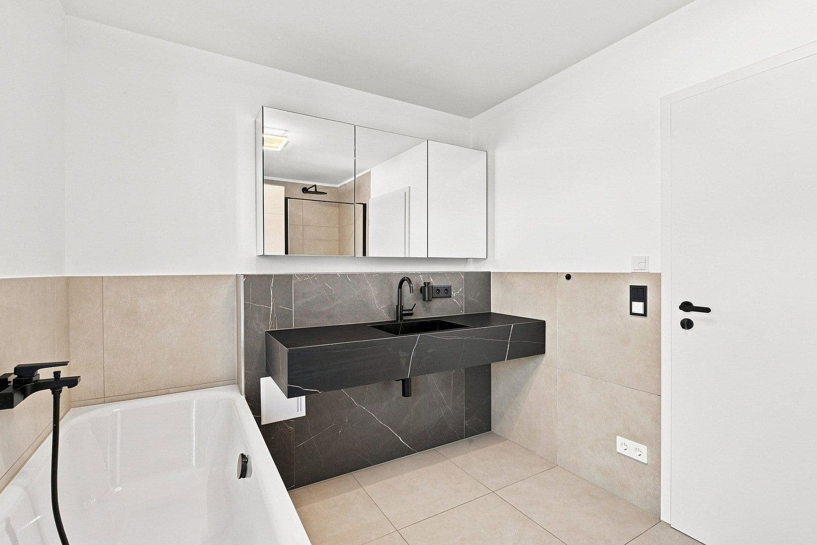 Predaj domu 140 m², pozemok 241 m², Goteboldstr. 48c, München, Bavorsko Predaj domu 140 m², pozemok 241 m², Goteboldstr. 48c, München, Bavorsko